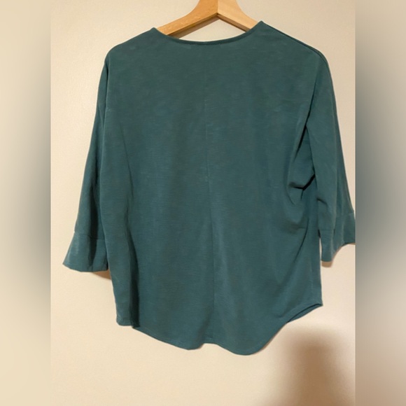 Green envelope Womens green top 3/4 sleeve, size s - Picture 2 of 6